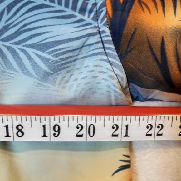 Maui Maui Hawaiian shirts men's  Size Medium Beach Palm trees graphics - Picture 8 of 8